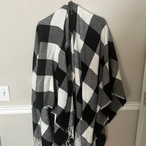 Francesca’s black and white Buffalo plaid poncho